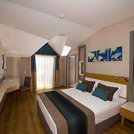 Otel Palm World & 4*