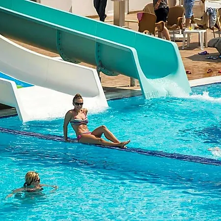 Otel Palm World &