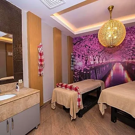 Otel Palm World & 4*