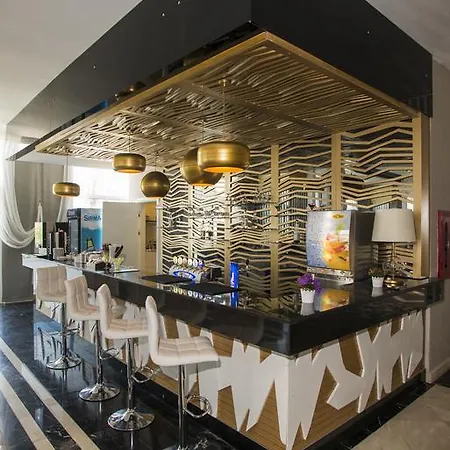 Palm World & Hotel Side